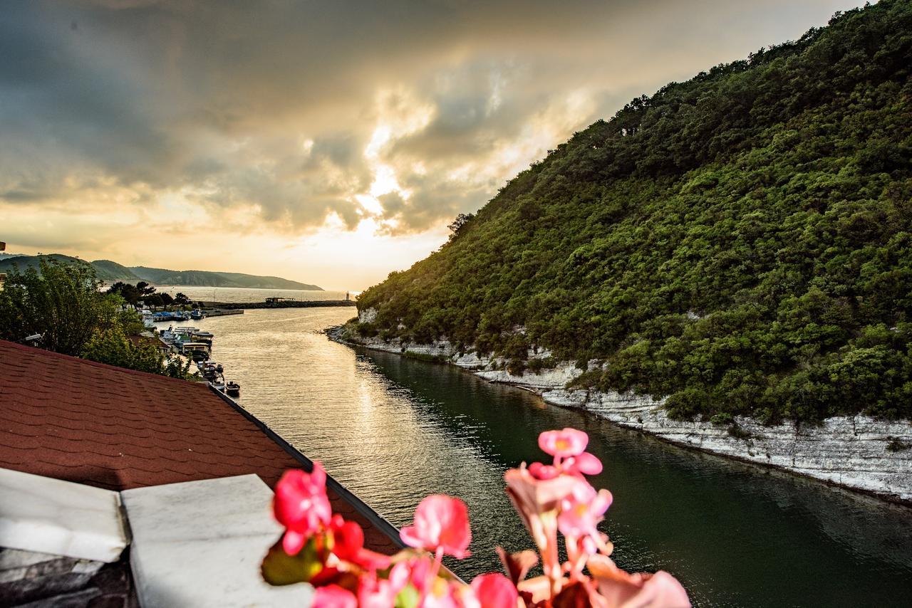 Hill River Hotel Ağva Luaran gambar